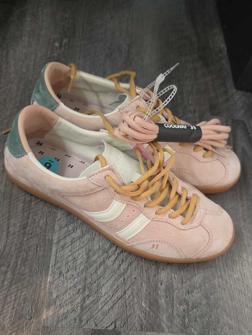 COOLWAY KIZUNA SNEAKERS SIZE 7.5 W 6 M